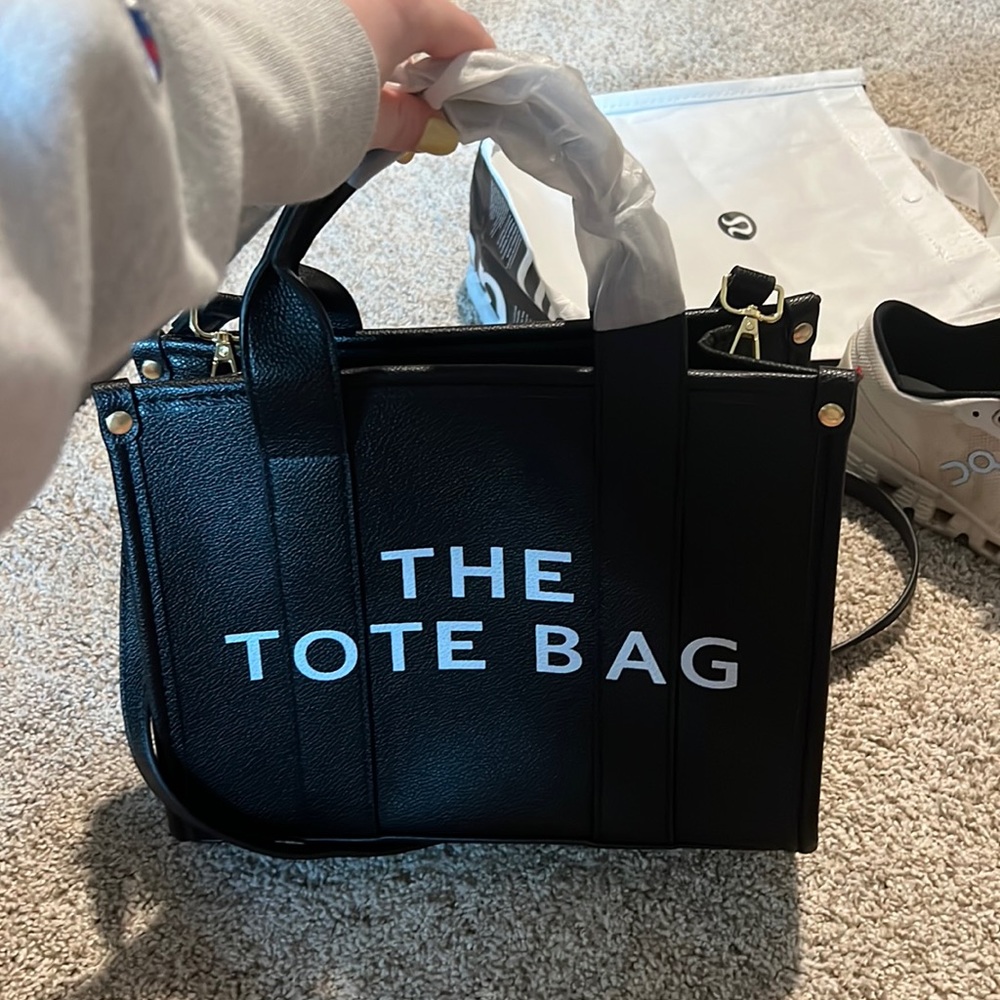 MARC JACOBS TOTE BAG BLACK LEATHER ***FAKE****